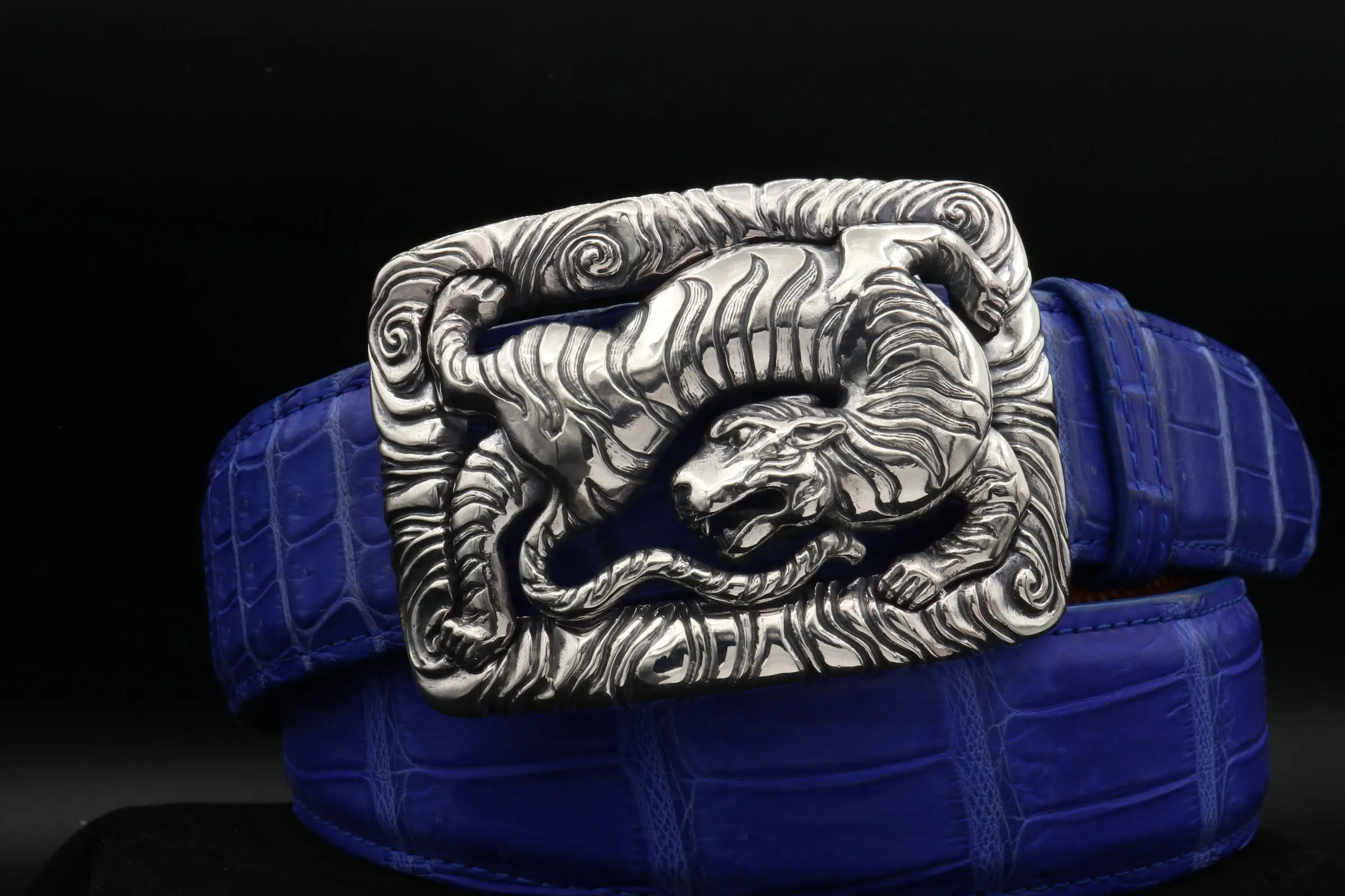 #1394 Back Flipping Tiger Trophy Buckle