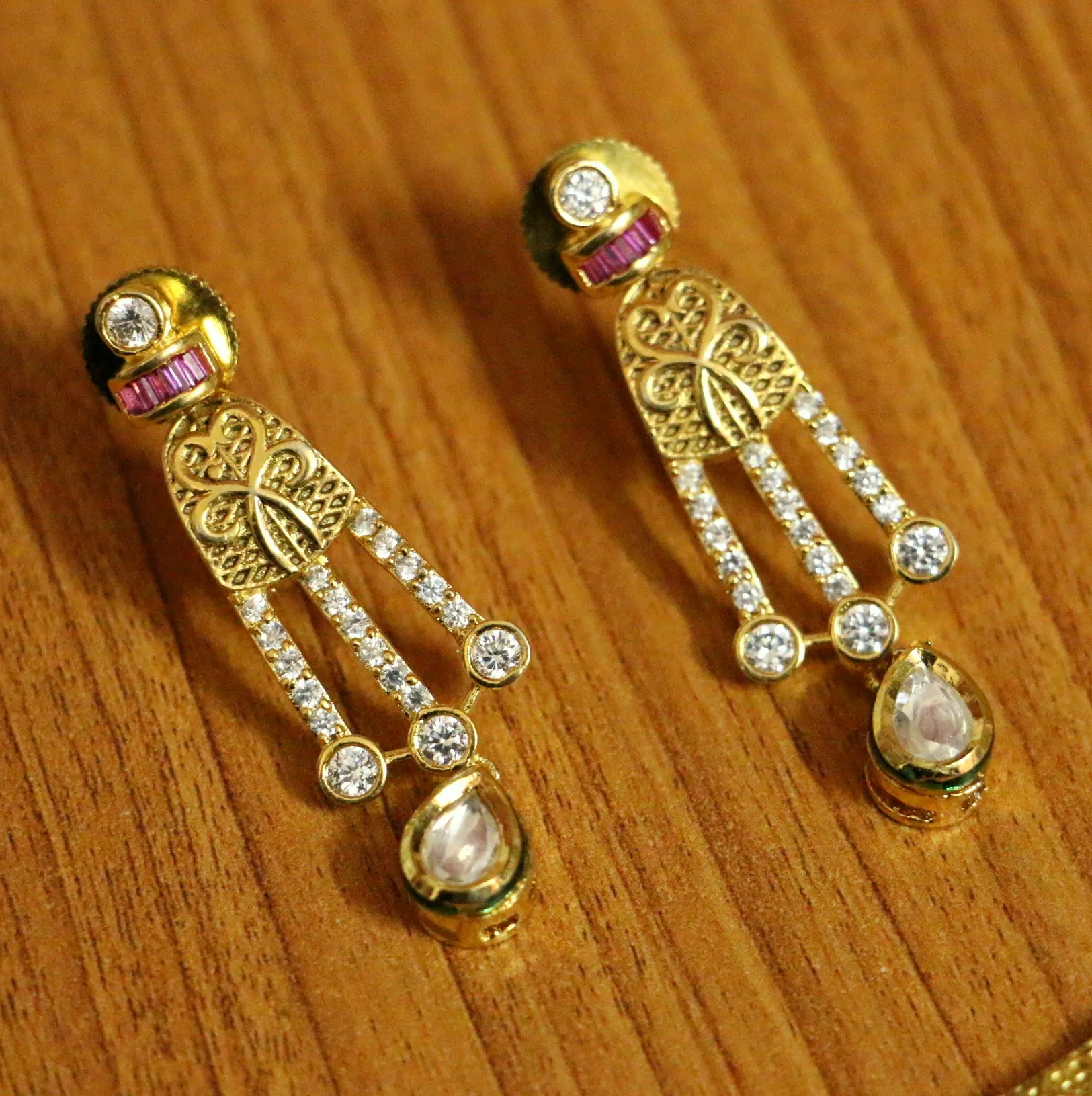 Antique Gold look Kundan & diamond Look Necklace Set