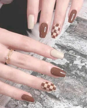 Beauty - Nails - brown beige plaid