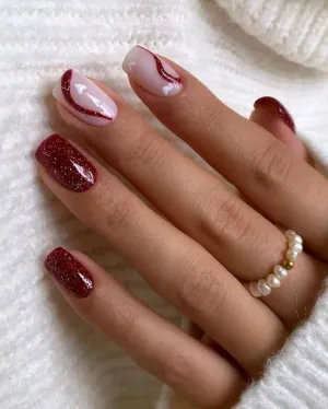 Beauty - Nails - deep red glitter