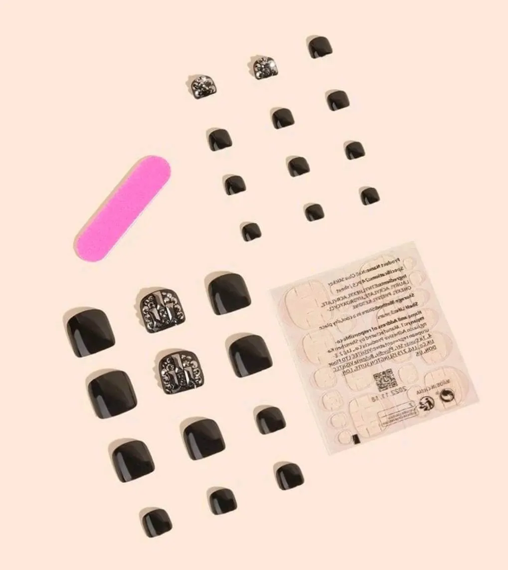 Beauty - Nails - toes - black square