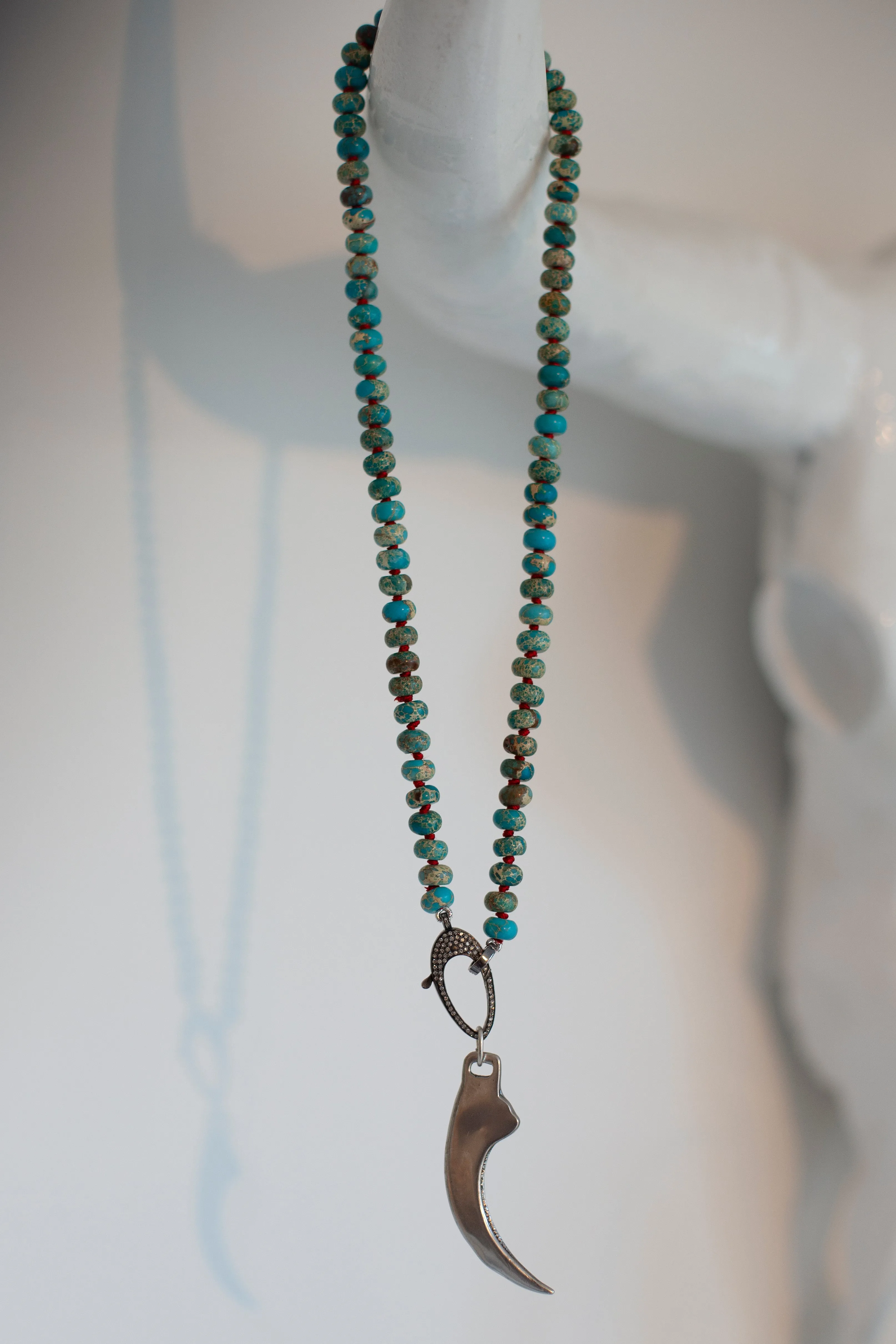 CARLY CLAW STATEMENT NECKLACE