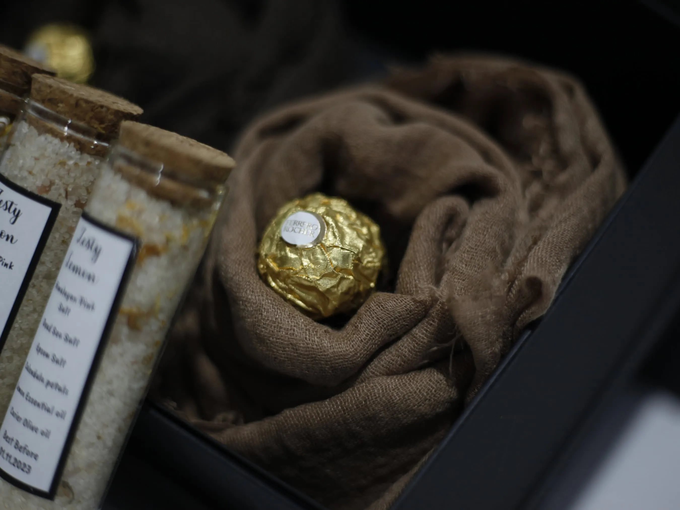Hijab gift box set with handmade bath salts, gift card and gift message, gifts for her, gifts for Eid, Gifts for Mum, hijab gift