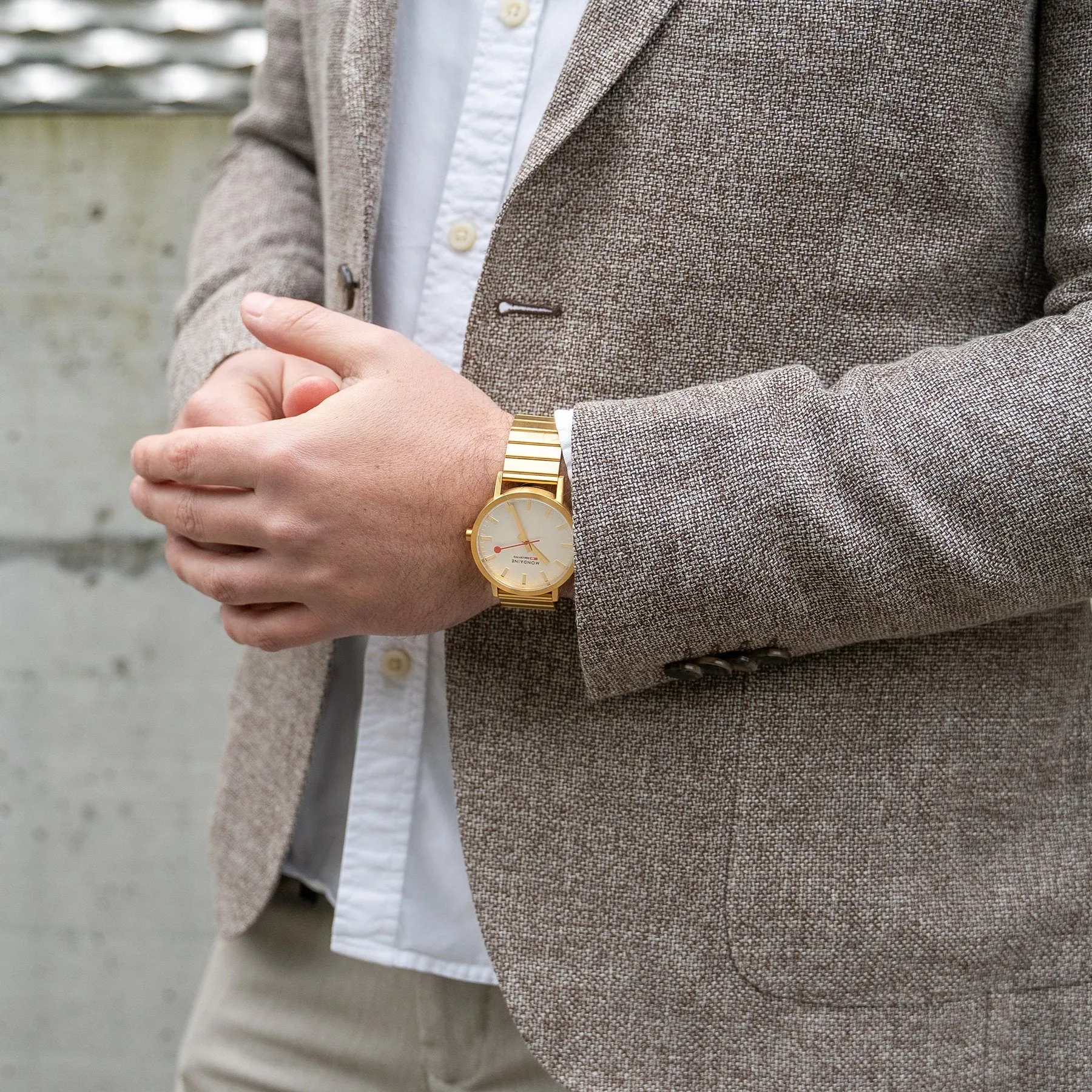 MONDAINE  CLASSIC GOLD WATCH WITH BRACELET STRAP A660.30360.16SBM