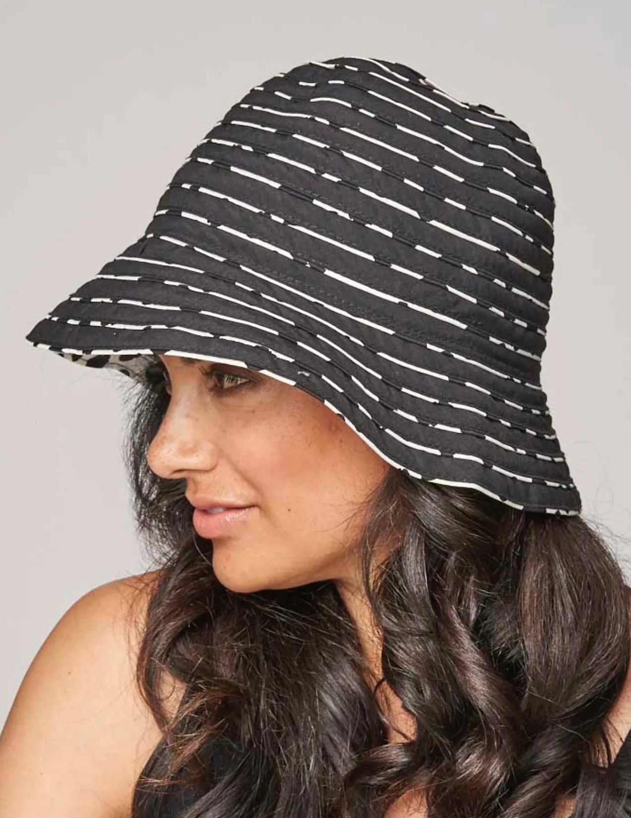PARKHURST - REVERSIBLE  PACKABLE BALI BUCKET HAT -17446- BLACK/WHITE