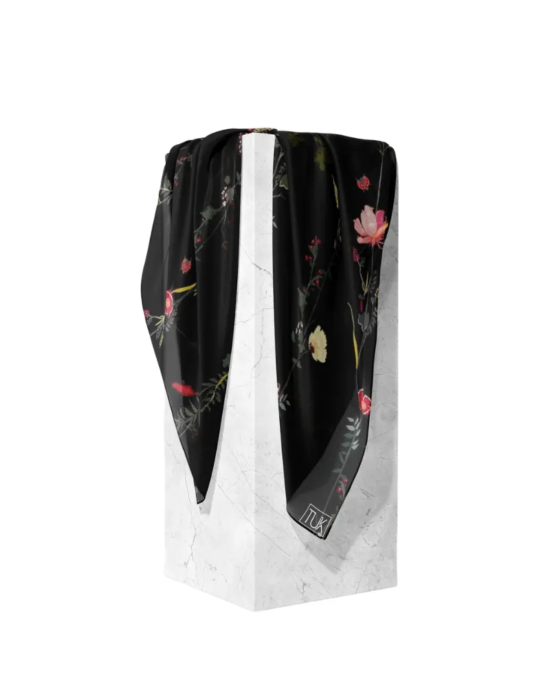 Tie Ur Knot Winter Garden Party Triangle with Full Non Slip Grip